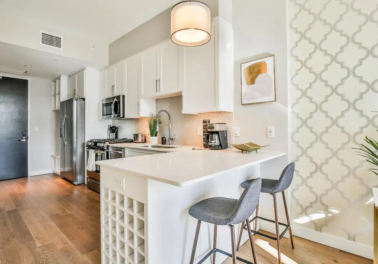 Deluxe Studio Apartment On Broadway Nashville USA