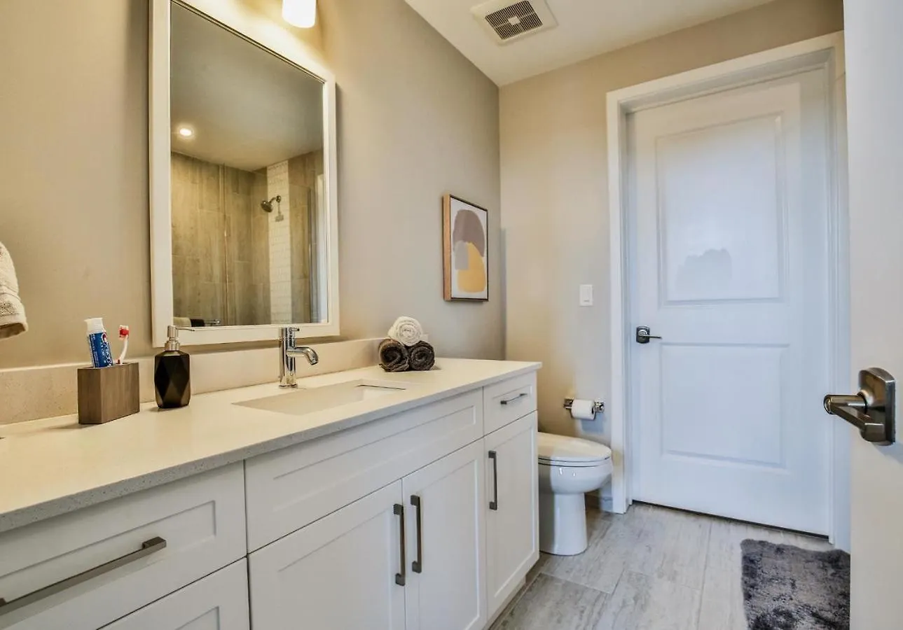 Deluxe Studio Apartment On Broadway Nashville
